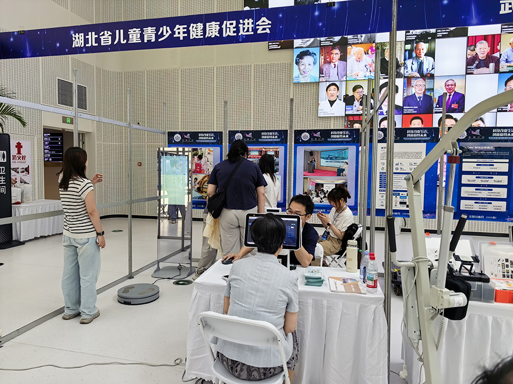 从“脊柱”到“心境”：一场关于成长的科普对话 ——湖北省儿童青少年健康促进会参展2026年湖北省全国科普月主场活动侧记 